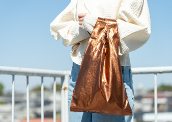 別注「BAGGU メタリックアンバー」